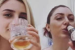 ĆERKA UBIJENE IRANKE SLAVILA SMRT PREDSEDNIKA UZ ALKOHOL I BOSANSKI HIT: Pogledajte zašto se danas njen snimak masovno deli po mrežama (VIDEO)