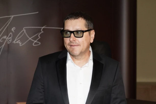 ACO PEJOVIĆ OTKRIO KAD IDE POD NOŽ, NJEGOVA ĆERKA STOJI IZA SVEGA! Pevač obelodanio šta se dešava u njegovom porodičnom domu!