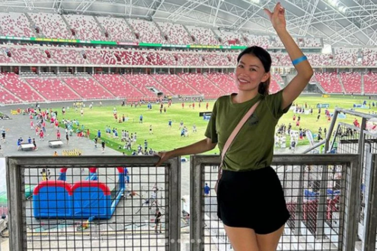 IMA 34 GODINE A VEĆ JE BABA! Udavala se čak 3 puta, ima petoro dece, a izgleda kao devojčica!