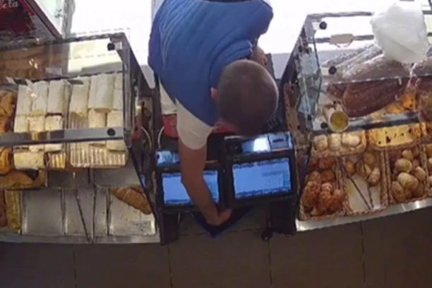 OPLJAČKAO PEKARU NA PETLOVOM BRDU: Lopova snimile kamere! (VIDEO)