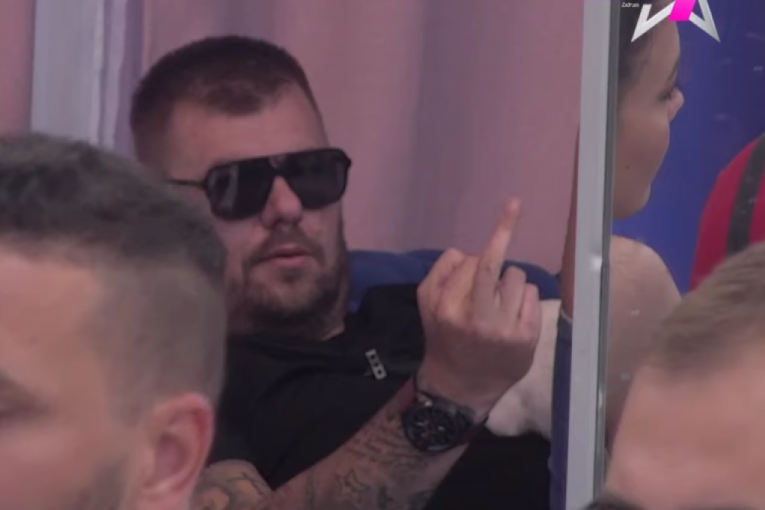 Janjuš tokom suočavanja Aneli i Asmina Elita 7 Zadruga