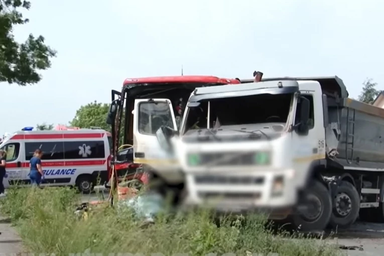 MUČAN PRIZOR NAKON UDESA KAMIONA I AUTOBUSA U OBRENOVCU! Pogledajte kako je teklo spasavanje povređenih! VOZAČ KAMIONA UHAPŠEN (VIDEO)
