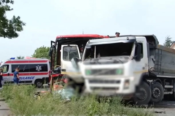 MUČAN PRIZOR NAKON UDESA KAMIONA I AUTOBUSA U OBRENOVCU! Pogledajte kako je teklo spasavanje povređenih! VOZAČ KAMIONA UHAPŠEN (VIDEO)