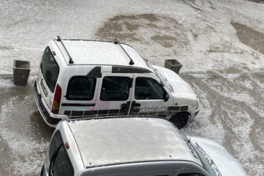 NEVREME RAZORILO NOVI PAZAR! Veliki broj domaćinstava odsečen od sveta, gradom se slivaju reke, od puta do Tutina ništa ostalo nije...! PROGLAŠENA VANREDNA SITUACIJA! (VIDEO)