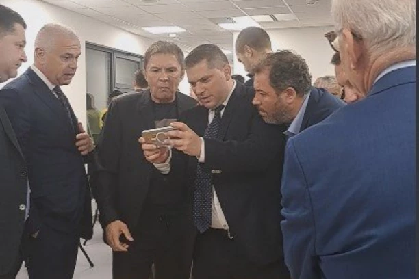 DA LI JE ZVEZDA OŠTEĆENA? Terzić je ODMAH želeo da PROVERI da li se sudija OGREŠIO o Milojevićev tim! (VIDEO)