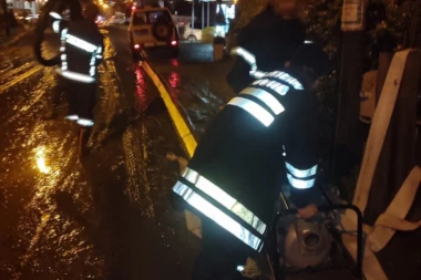 BEBA EVAKUISANA U UŽICU, ZAROBLJENE LJUDE U AUTOMOBILIMA SPAŠAVALI U NOVOM PAZARU! Nevreme juče paralisalo Srbiju - ima i stradalih!