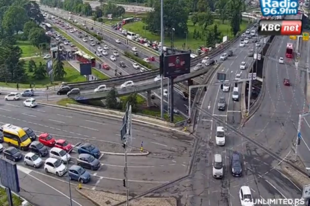 DAN NAKON NEVREMENA, HAOS U SAOBRAĆAJU! Pogledajte koje tačke su kritične ovog jutra - IZBEGAVAJTE IH! (FOTO)