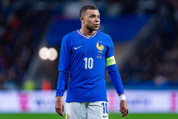 MBAPE VEĆ OBEZBEDIO DOM U MADRIDU! SVE PRŠTI OD LUKSUZA: Francuz kupio BEJLOVU kuću, a kada vidite ŠTA SVE ide uz nju NEĆE vam biti dobro (FOTO)