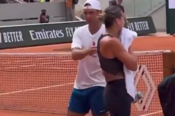 ŠTA TO RADIŠ, RAFA? Nadal bezobrazno PIPAO Noletovu DRUGARICU! Kamera sve SNIMILA! (VIDEO)