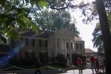 PRODAJU SE VILA I GROBNICA SVETSKE ROK ZVEZDE! Unuka stala da odbrani dedino IMANJE, namirisala je OPASNU prevaru, hoće li se IZBORITI?! (VIDEO)