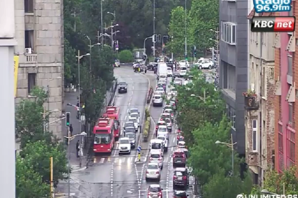 KOLAPS U SAOBRĆAJU U BEOGRADU! Naoružajte se strpljenjem, OVE deonice krcate vozilima! (FOTO)