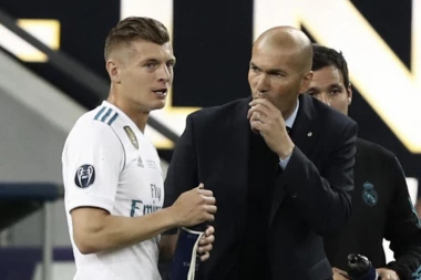 TONI KROS U STILU ZINEDINA ZIDANA: Nemac na sličan način završava karijeru kao legendarni Francuz!