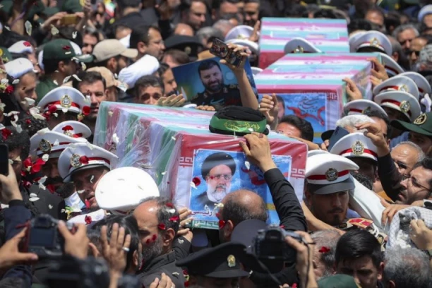 TRI MILIONA IRANACA NA SAHRANI RAISIJA: Predsednik ispraćen uz NAJVIŠE počasti na jednom od NAJSVETIJIH mesta Šiita (VIDEO)