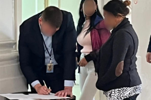 OVO JE DEVOJKA TALAC UROŠA BLAŽIĆA: Oteo je taksijem, tražio da mu glumi ženu (FOTO/VIDEO)