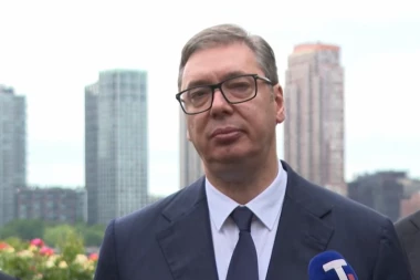 "Uradili smo šta smo mogli, radili su da nas ponize, a mi smo se vinuli u visine""! Vučić iz Njujorka: Drugi su čekali pomoć, a mi smo se borili, HVALA NAŠIM PRIJATELJIMA"!