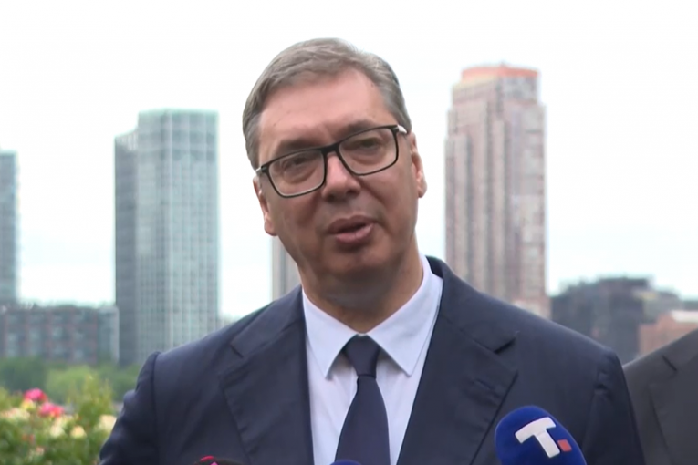 "JEDINA NAMERA I SVRHA OVE REZOLUCIJE JESTE DA SE MORALNA I POLITIČKA KRIVICA SVALI NA JEDAN NAROD"!  Vučić usred UN pravo u metu!