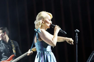 GOCA TRŽAN HITNO PREKINULA NASTUP! Dečko iz publike je ŠOKIRAO, pevačica mu odmah ODBRUSILA! (VIDEO)