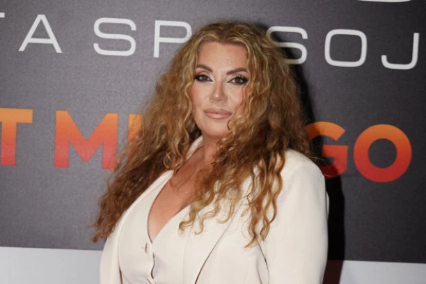 DEVET KRUGOVA PAKLA NAŠE PEVAČICE: Bivši joj OTEO SINA, Indira Radić otkrila sve detalje BOLNE PROŠLOSTI! (FOTO)