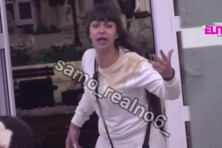 Snimak trenutka kada miljana baca kamenje i beži iz Elite, a onda je diskvalifikovana! (SNIMAK) Snimak trenutka kada miljana baca kamenje i beži iz Elite, a onda je diskvalifikovana! (SNIMAK)