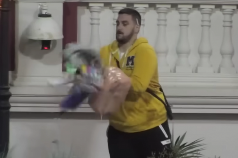 Zola razbija Miljanine lične stvari Elita 7 Zadruga