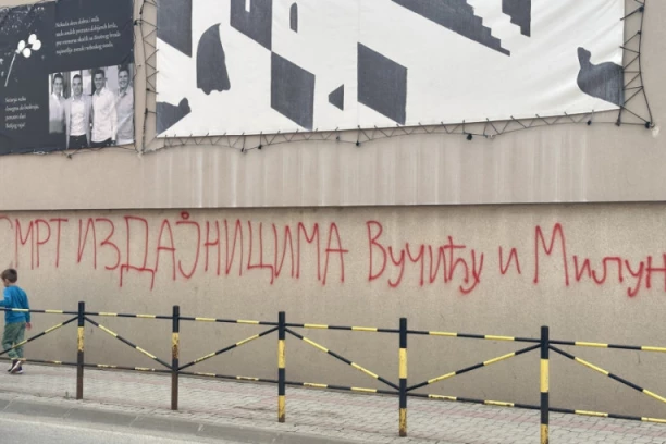 NOVE PRETNJE SMRĆU PREDSEDNIKU VUČIĆU! Osvanuo jeziv grafit u Čačku - POLICIJA TRAŽI POČINIOCE!