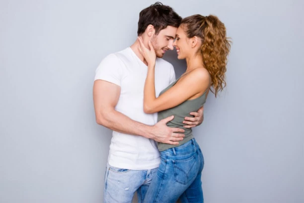 TRUDNA SAM IAKO SAM I DALJE DEVICA! Sada moj dečko misli da sam ga prevarila!