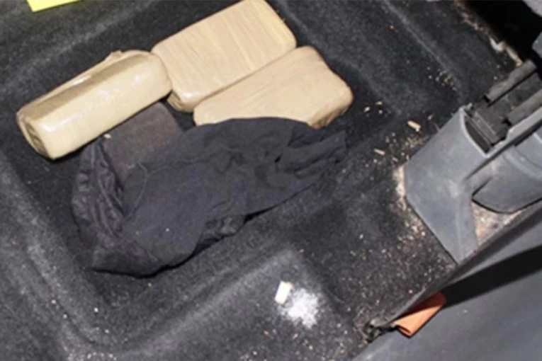 SUBOTIČANI "PALI" U BEOGRADU: Policija im u automobilu pronašla oko DVA KILOGRAMA HEROINA!