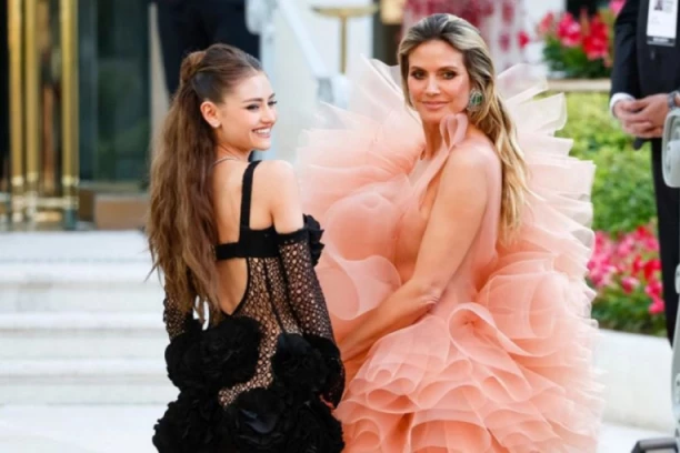 "ONA JE OBUKLA CRVA, A ĆERKA IZGLEDA JEFTINO": Njih dve su blistale, ali fanovima se nisu dopale njihove haljine