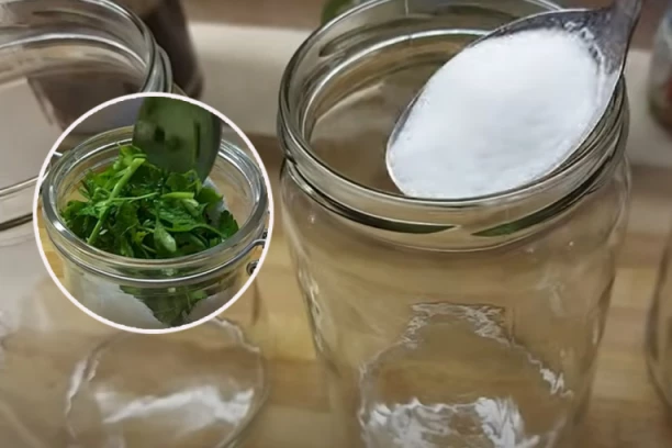 STAVITE PERŠUN U VODU SA SODOM BIKARBONOM: Evo kako da ga  čuvate, a da vam traje čak MESEC DANA