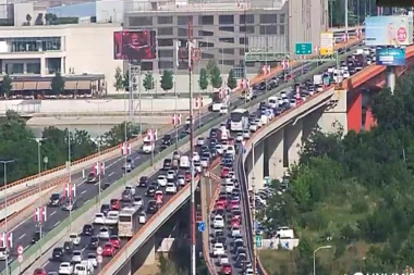 HOROR NA GAZELI! Muškarac pao sa motora, sa OTVORENOM POVREDOM GLAVE hitno prevezen u Urgentni centar