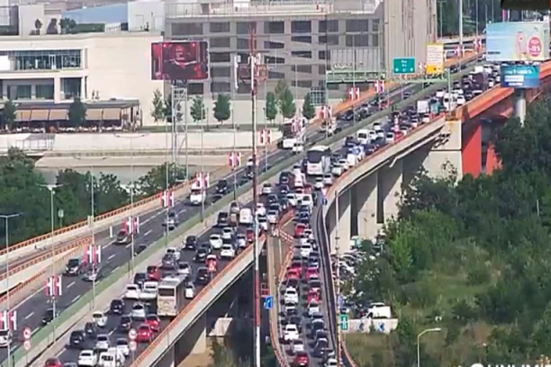 HOROR NA GAZELI! Muškarac pao sa motora, sa OTVORENOM POVREDOM GLAVE hitno prevezen u Urgentni centar