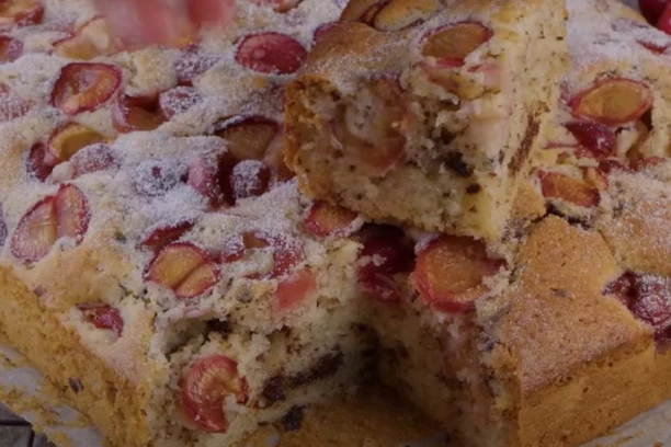 NAJMEKŠI KOLAČ SA TREŠNJAMA I ČOKOLADOM: Morate ga probati, ukus čista DESETKA!