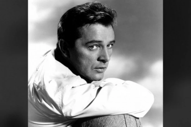 ZAVISNOST OD INTIMNIH ODNOSA I ALKOHOL ODVELI SU GA U PONOR: Umro je od krvarenja u mozgu, a ovo nikada nije doživeo!