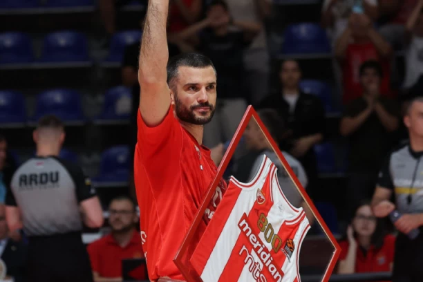VELIKIH 800 ZA BRANKA LAZIĆA! Zvezda se MUČI PROTIV FMP na JUBILEJ KAPITENA!