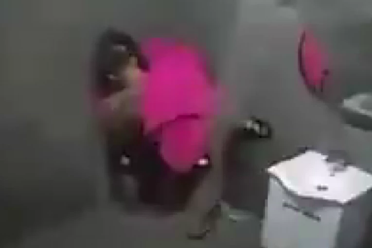 Vrela akcija BEZ CENZURE Stanislava i Maje, skinuo je i pribio uza zid pa ušao u nju od pozadi! Vrela akcija BEZ CENZURE Stanislava i Maje, skinuo je i pribio uza zid pa ušao u nju od pozadi!