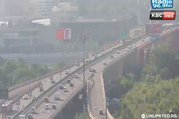 U BEOGRADU ZA SAD MIRNO I BEZ GUŽVE: Nešto veći intezitet saobraćaja samo na "Gazeli" (FOTO)