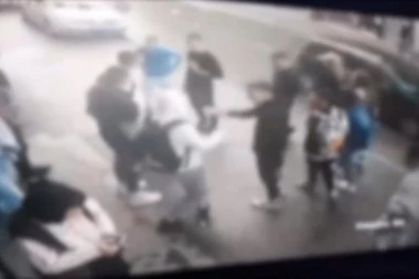 SVI MALOLETNI! Pronađeni tinejdžeri koji su brutalno tukli dečaka u Novom Pazaru! SVI U POLICIJI U PRATNJI RODITELJA! (UZNEMIRUJUĆI VIDEO)