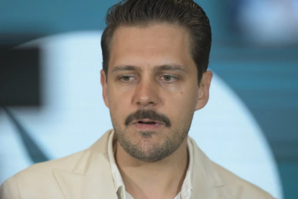 BIKOVIĆ SAZNAO OD ČEGA BOLUJE: Glumcu usred snimanja filma saopštili da ima ozbiljan PROBLEM sa zdravljem!