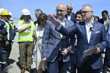 Vučević i Vesić obišli radove na izgradnji podvožnjaka na pruzi NS- Subotica-Kelebija