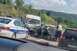 AUTOMOBIL POTPUNO SMRSKAN NAKON SUDARA SA KOMBIJEM: Teška saobraćajka kod Bora!