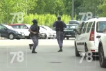 MUŠKARAC OTVORIO VATRU NA POLICIJU: Zabarikadirao se u svom stanu i organima reda poslao poruku (VIDEO)