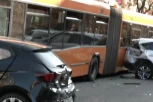 SUDAR TROLEJBUSA I DVA AUTOMOBILA! Haos u Vojislava Ilića!