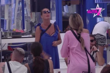 ANELI I KAČAVENDA SE PLJUVALE ZA SVE PARE! Bukti rat za crnim stolom! Evo šta su jedna drugoj pričale! (FOTO)