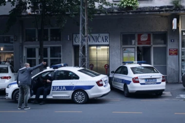 DETE (10) UPUCANO U PARKICU U BEOGRADU!