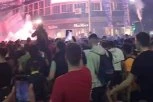 DELIJE OKUPIRALE KNEZ MIHAILOVU! Pogledajte kako su navijači Zvezde PREPLAVILI beogradske ulice! (VIDEO)
