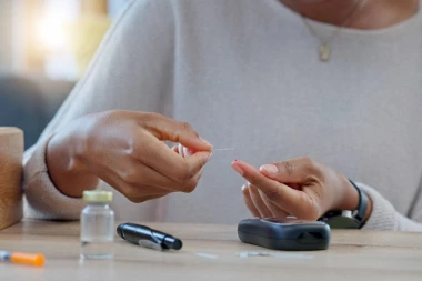 ZNAK DIJABETESA MOŽETE PRIMETITI DOK STOJITE: Nikada ne biste ni pomislili da se radi o BOLESTI, a signali se javljaju GODINAMA PRE