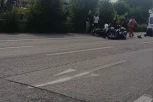 POVREĐEN JOŠ JEDAN MOTOCIKLISTA! Nesreća na na Novom novosadskom putu u Zemunu (FOTO)