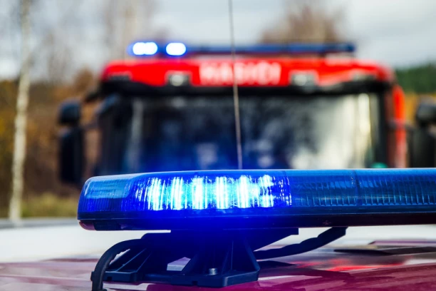 PUCNJAVA IZ PRAVCA SVADBENE KOLONE! Građani UZNEMIRENI, otvorena vatra na zgrade i most sa pešacima!