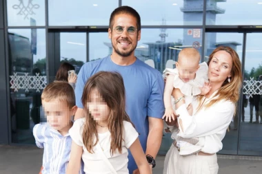 NIKOLA ROKVIĆ SE VRATIO U SRBIJU: Evo kako pevač izgleda nakon što je mesec dana PEŠAČIO do Grčke! (FOTO)