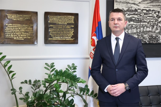 DEJAN KOVAČEVIĆ PREPORODIO GORNJI MILANOVAC: Od obnove škola do novih bazena!